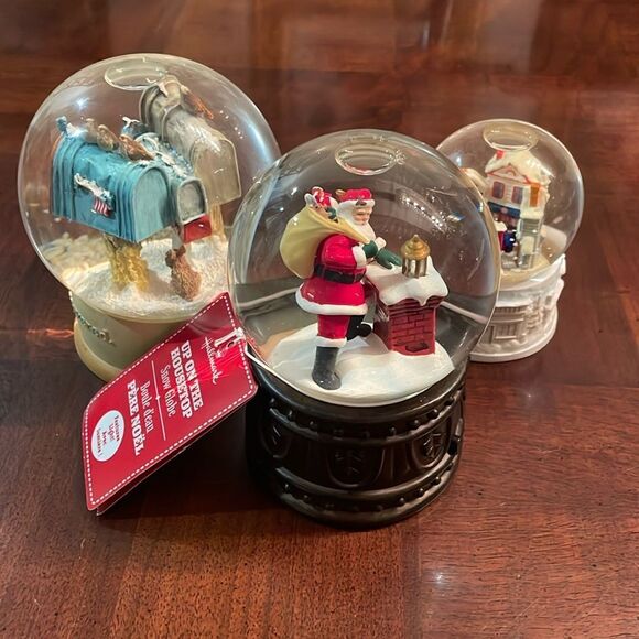 Hallmark Mailbox Christmas Holiday Snow Water Globe By Marjolein Bastin - Picture 5 of 6